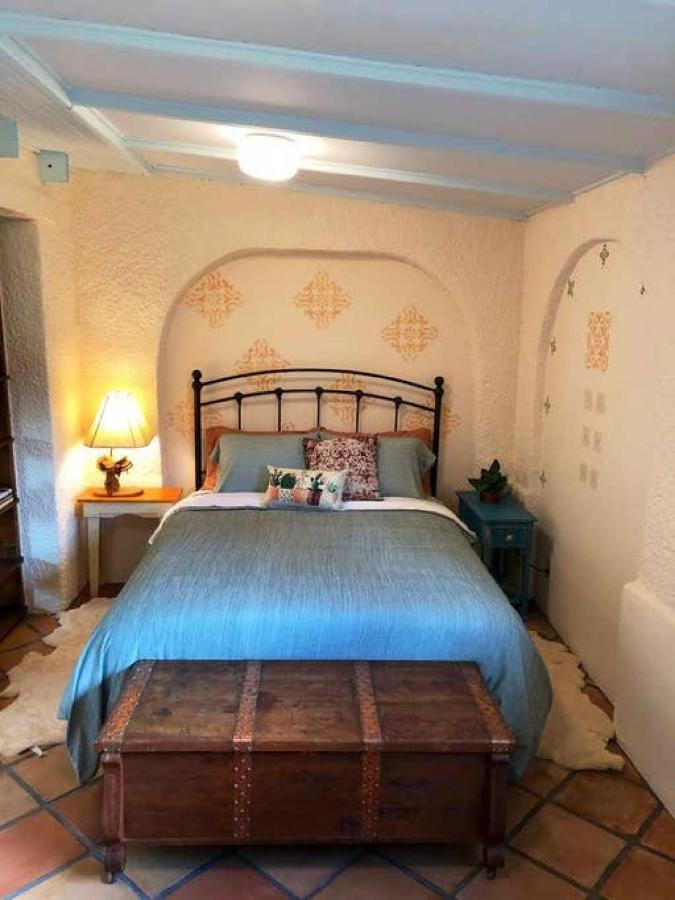 El Viejo Adobe - Across From Sul Ross Campus Bed & Breakfast Alpine Exterior photo