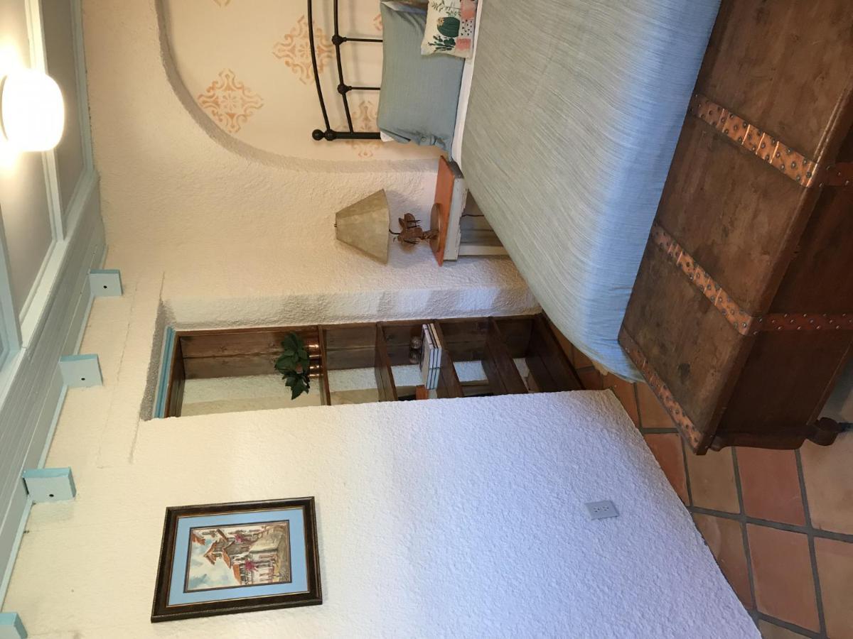 El Viejo Adobe - Across From Sul Ross Campus Bed & Breakfast Alpine Exterior photo