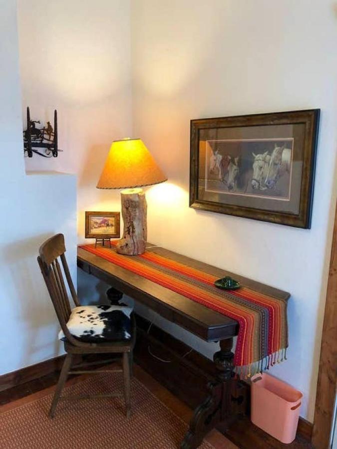 El Viejo Adobe - Across From Sul Ross Campus Bed & Breakfast Alpine Exterior photo